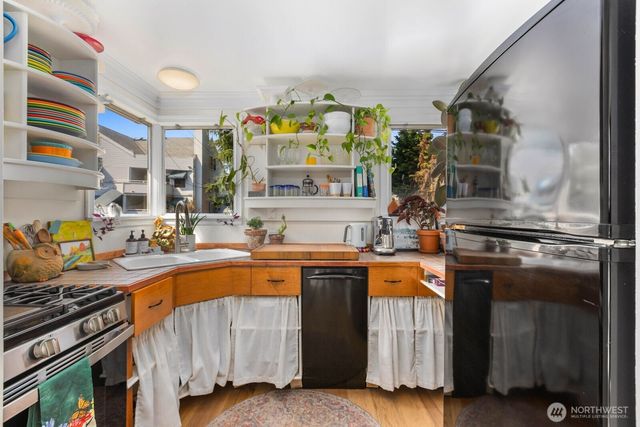 4311 NE 55th Street, Seattle, WA 98105