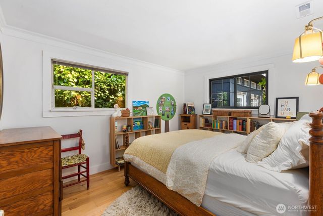 4311 NE 55th Street, Seattle, WA 98105