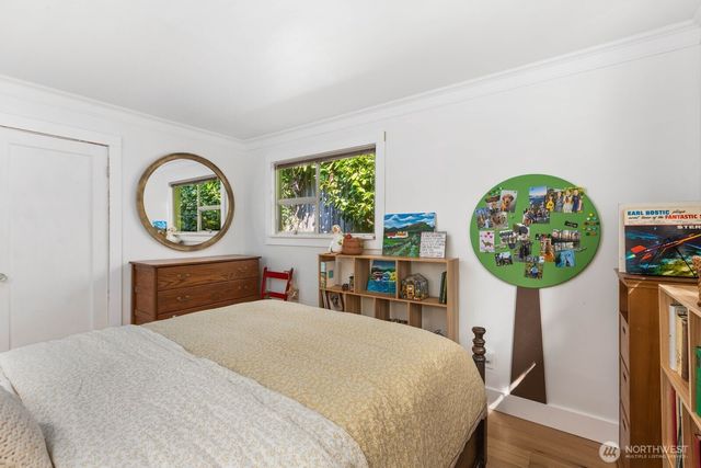 4311 NE 55th Street, Seattle, WA 98105