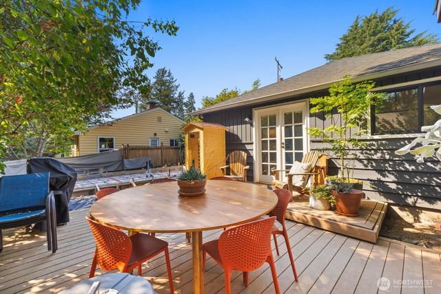 4311 NE 55th Street, Seattle, WA 98105