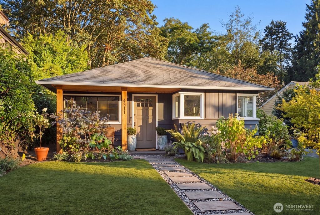 4311 NE 55th Street, Seattle, WA 98105
