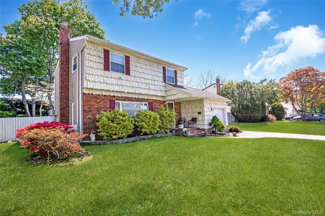 14 Leanore Drive, Farmingdale, NY 11735