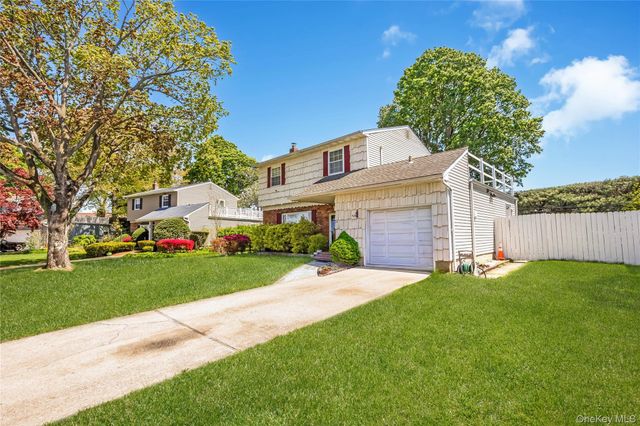 14 Leanore Drive, Farmingdale, NY 11735