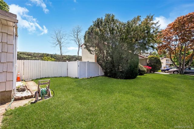 14 Leanore Drive, Farmingdale, NY 11735