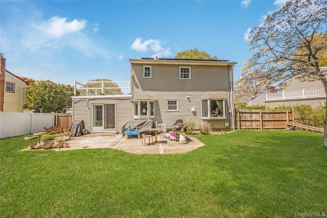 14 Leanore Drive, Farmingdale, NY 11735