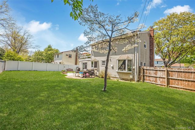 14 Leanore Drive, Farmingdale, NY 11735