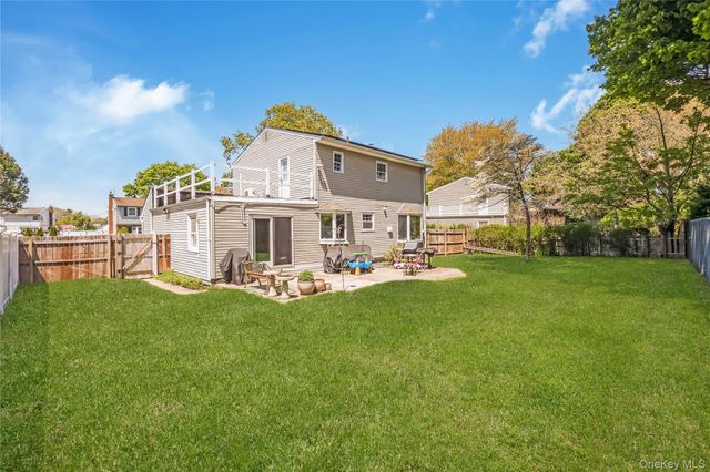 14 Leanore Drive, Farmingdale, NY 11735