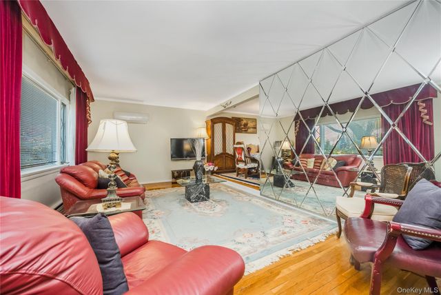 14 Leanore Drive, Farmingdale, NY 11735