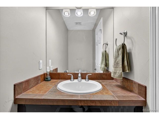 1657 N Franklin St, Denver, CO 80218