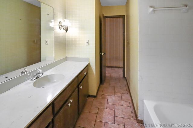 32656 S 4320 Road, Big Cabin, OK 74332