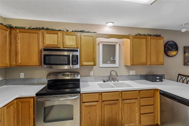 2247 Grand Avenue 12, West Des Moines, IA 50265