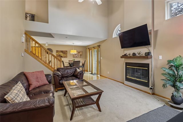 2247 Grand Avenue 12, West Des Moines, IA 50265