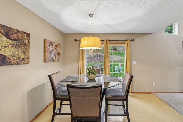 2247 Grand Avenue 12, West Des Moines, IA 50265