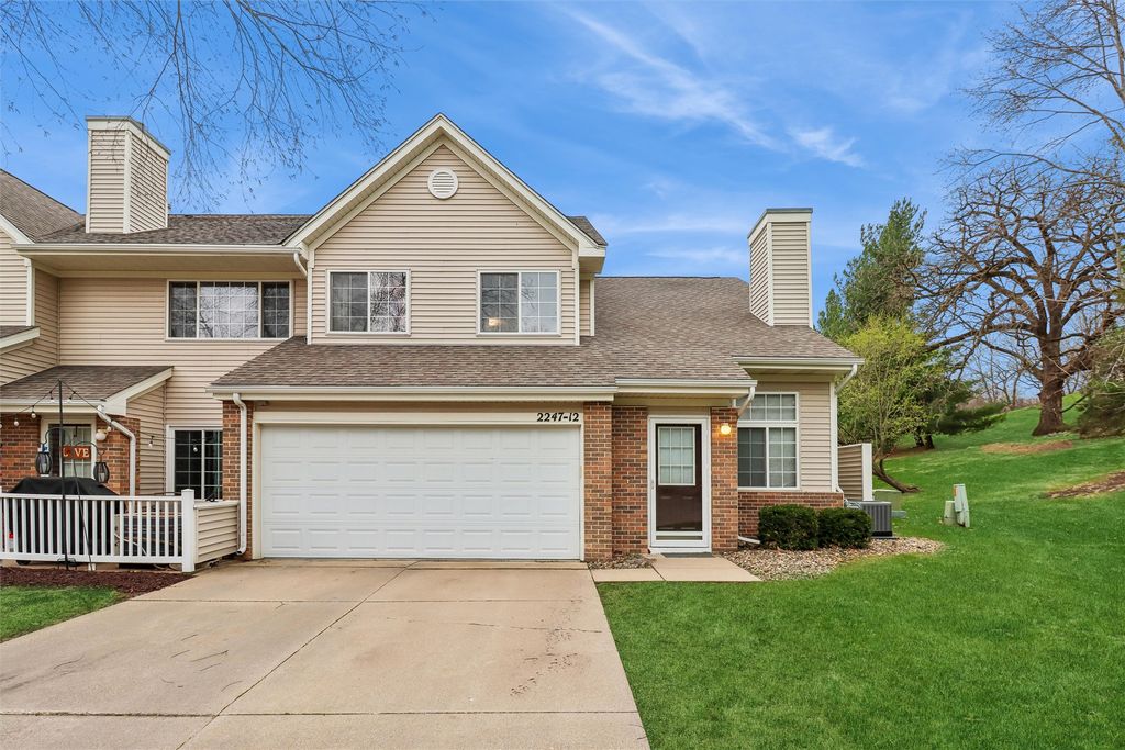 2247 Grand Avenue 12, West Des Moines, IA 50265