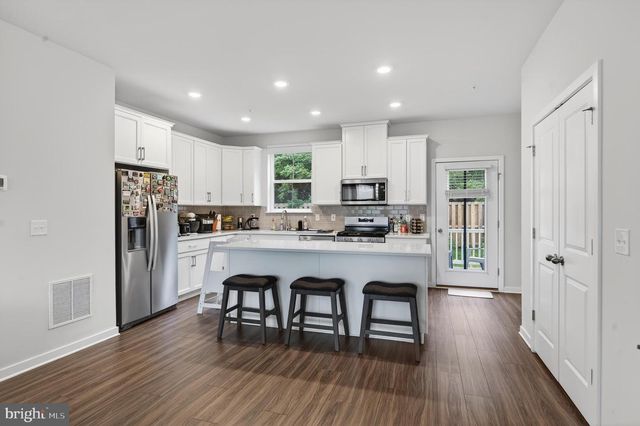 97 FOUR LEAF DR, Downingtown, PA 19335