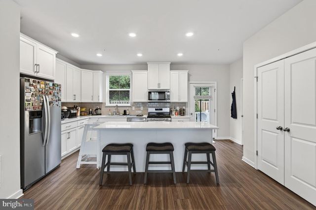 97 FOUR LEAF DR, Downingtown, PA 19335