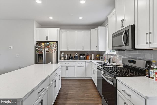 97 FOUR LEAF DR, Downingtown, PA 19335