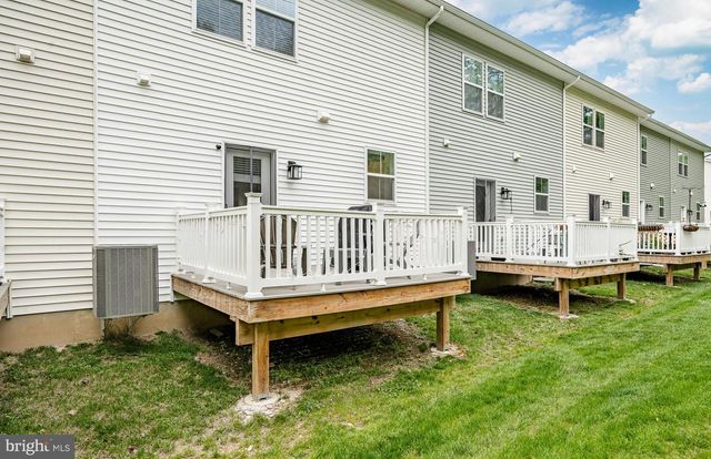 97 FOUR LEAF DR, Downingtown, PA 19335