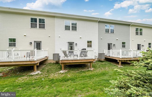 97 FOUR LEAF DR, Downingtown, PA 19335