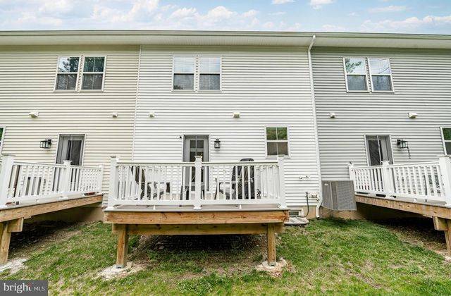 97 FOUR LEAF DR, Downingtown, PA 19335