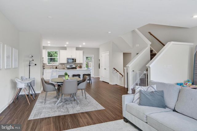 97 FOUR LEAF DR, Downingtown, PA 19335