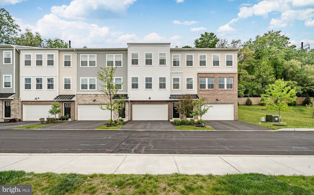 97 FOUR LEAF DR, Downingtown, PA 19335