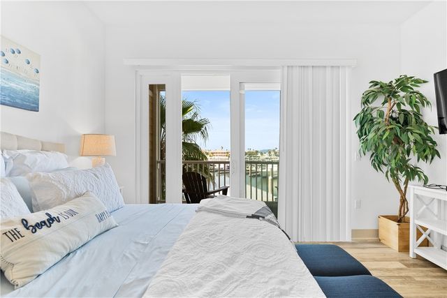 200 Piper Blvd B4, Port Aransas, TX 78373