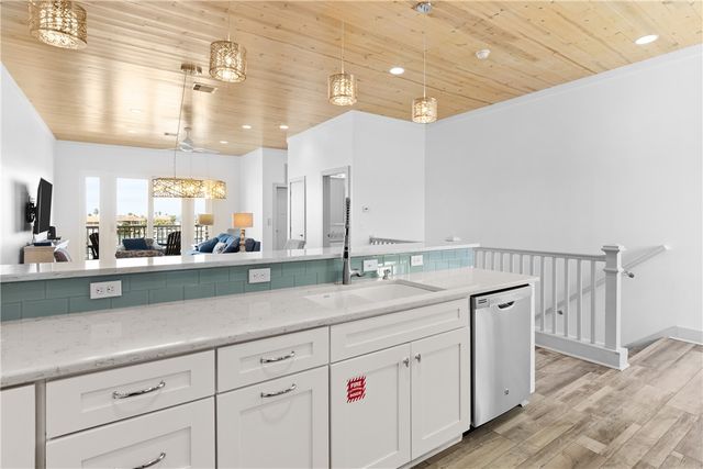 200 Piper Blvd B4, Port Aransas, TX 78373