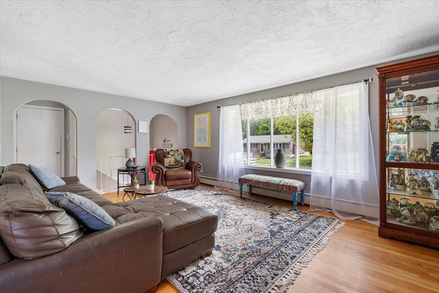 3 Edith Ln, Rutland, MA 01543