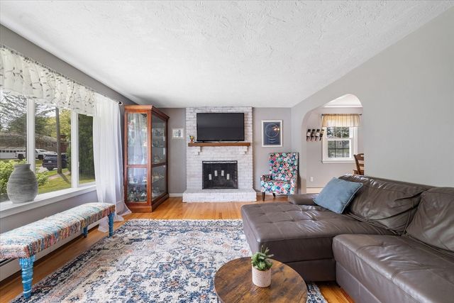3 Edith Ln, Rutland, MA 01543
