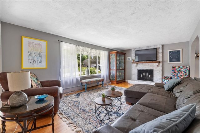 3 Edith Ln, Rutland, MA 01543