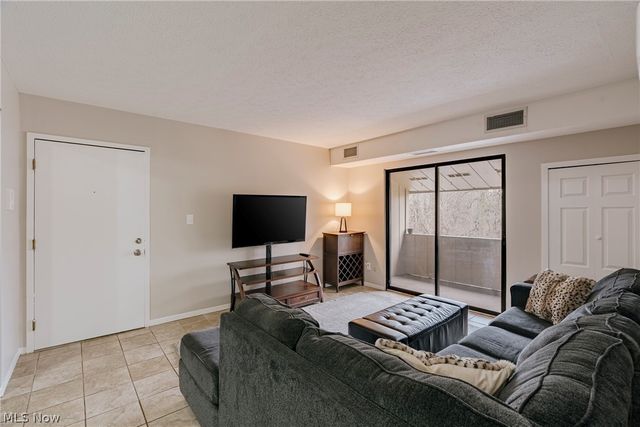 1680 Cedarwood Drive 343, Westlake, OH 44145