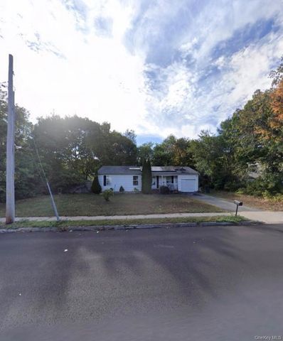 316 Leaf Avenue, Central Islip, NY 11722