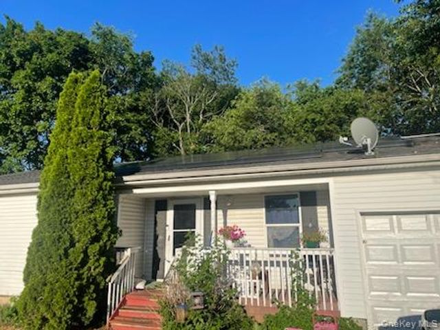 316 Leaf Avenue, Central Islip, NY 11722