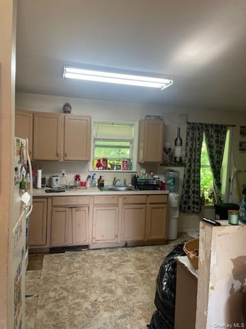 316 Leaf Avenue, Central Islip, NY 11722