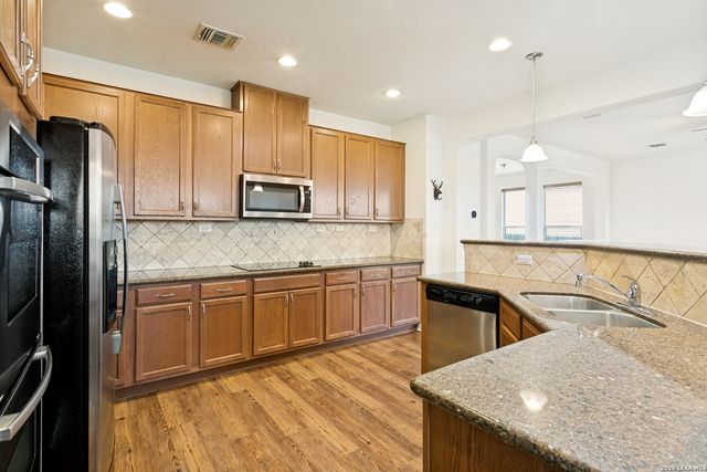 10801 FOX CRST, Live Oak, TX 78233