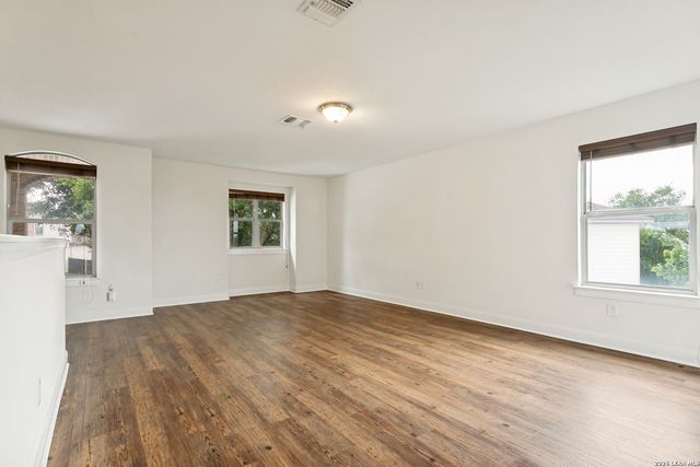 10801 FOX CRST, Live Oak, TX 78233