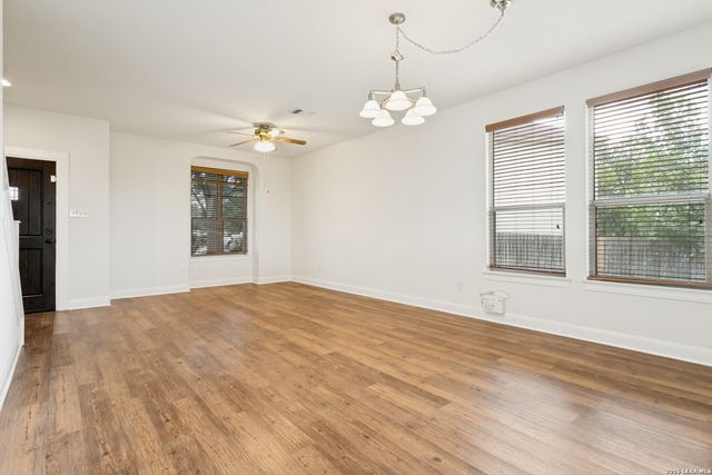 10801 FOX CRST, Live Oak, TX 78233
