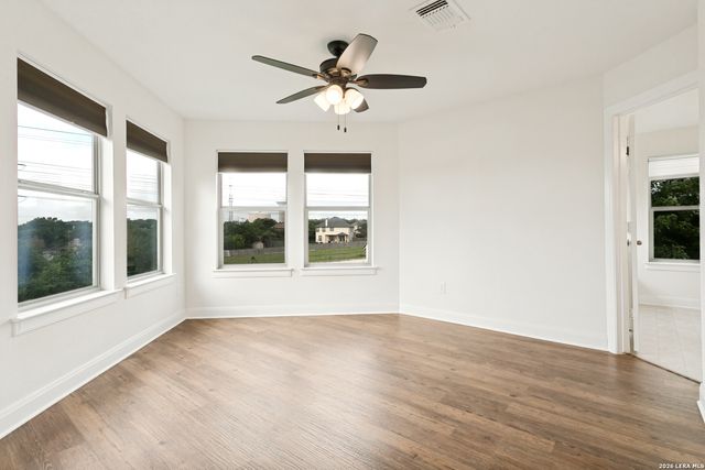 10801 FOX CRST, Live Oak, TX 78233