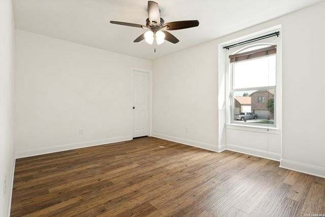 10801 FOX CRST, Live Oak, TX 78233