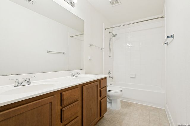 10801 FOX CRST, Live Oak, TX 78233