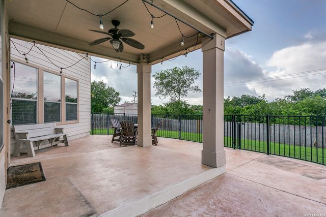 10801 FOX CRST, Live Oak, TX 78233