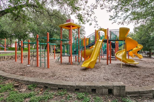 10801 FOX CRST, Live Oak, TX 78233