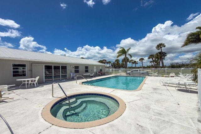 7500 PARK POINTE DRIVE 24, Englewood, FL 34224