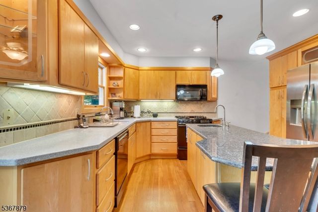 4 Fern Ct, Roxbury Twp., NJ 07836