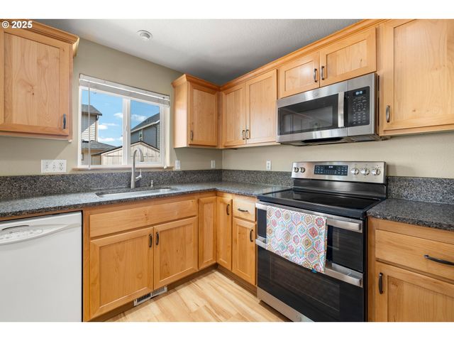 7143 Se AUSTIN Dr, Hillsboro, OR 97123