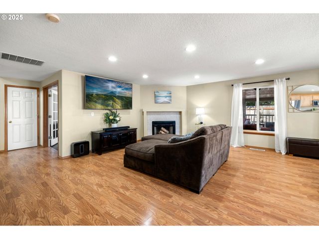 7143 Se AUSTIN Dr, Hillsboro, OR 97123