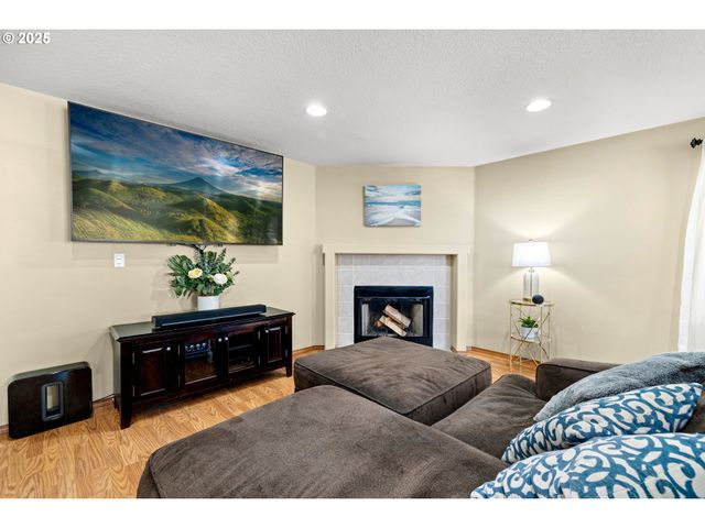 7143 Se AUSTIN Dr, Hillsboro, OR 97123