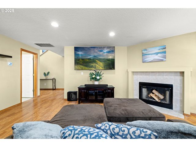 7143 Se AUSTIN Dr, Hillsboro, OR 97123