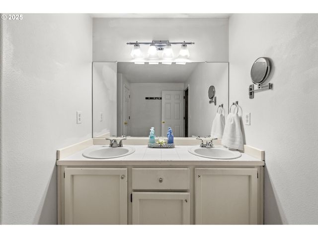 7143 Se AUSTIN Dr, Hillsboro, OR 97123